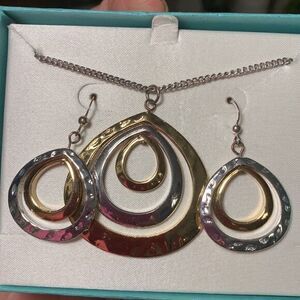 Goldtone & Silvertone NWT necklace & earring set in gift box
